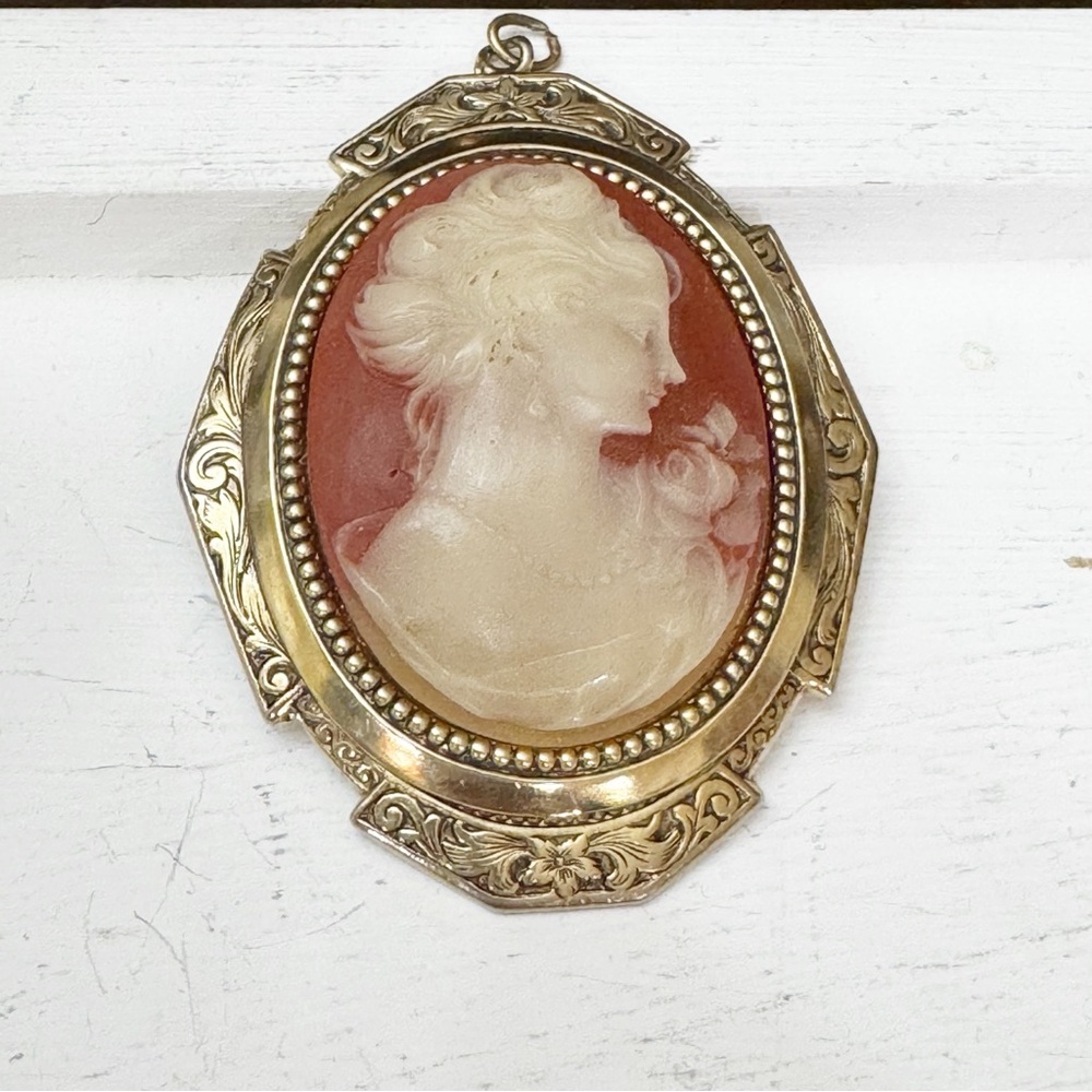 Beautiful Large Ornate Vintage Cameo Pendant Gold Tone
